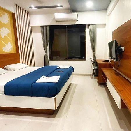 Hotel Ambai Executive Tuljapur Kültér fotó