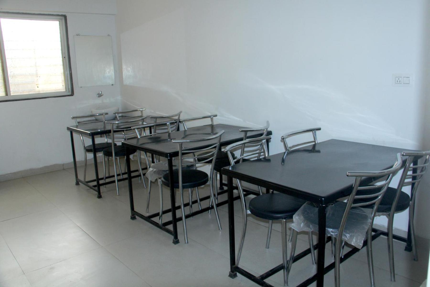 Hotel Ambai Executive Tuljapur Kültér fotó