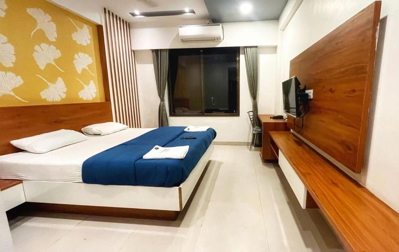 Hotel Ambai Executive Tuljapur Kültér fotó